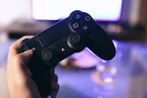 manette playstation 4, de couleur noir